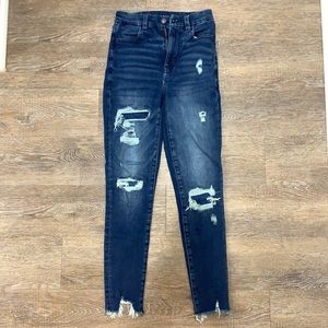 AMERICAN EAGLE JEANS SIZE 00 (dark wash & ripped)
